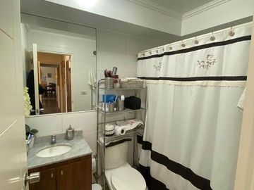 Se vende Soleado Departamento primer piso.