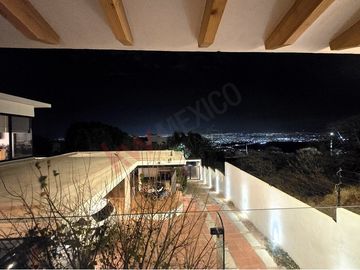 CASA en VENTA con vista a la ciudad de Querétaro, en fracc.  Vista Real