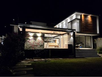 CASA en VENTA con vista a la ciudad de Querétaro, en fracc.  Vista Real