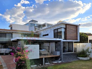 CASA en VENTA con vista a la ciudad de Querétaro, en fracc.  Vista Real