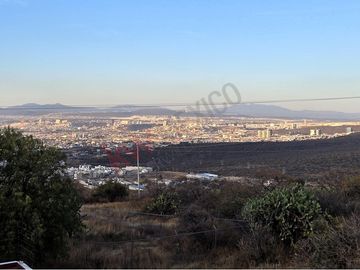 CASA en VENTA con vista a la ciudad de Querétaro, en fracc.  Vista Real