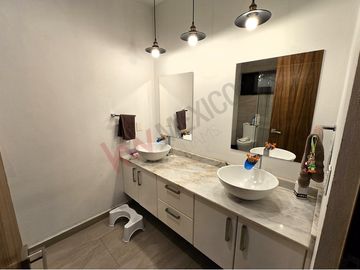 CASA en VENTA con vista a la ciudad de Querétaro, en fracc.  Vista Real