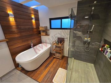 CASA en VENTA con vista a la ciudad de Querétaro, en fracc.  Vista Real