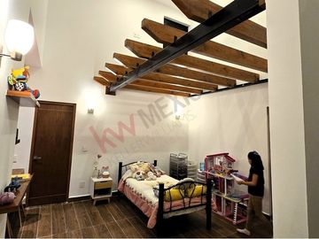 CASA en VENTA con vista a la ciudad de Querétaro, en fracc.  Vista Real