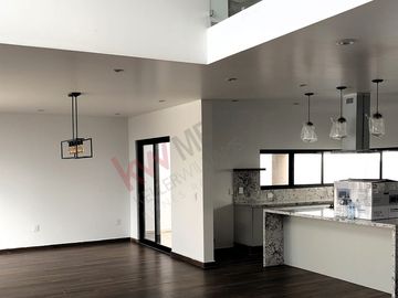 CASA en VENTA con vista a la ciudad de Querétaro, en fracc.  Vista Real