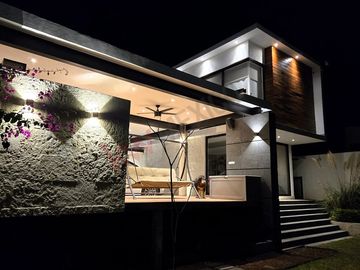 CASA en VENTA con vista a la ciudad de Querétaro, en fracc.  Vista Real