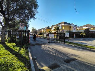 VENTA ACOGEDORA CASA EN LOMAS DE MIRASUR, SAN BERNARDO