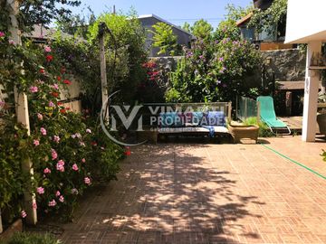 VENTA HERMOSA Y EXCLUSIVA CASA EN LA REINA