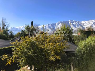 VENTA HERMOSA Y EXCLUSIVA CASA EN LA REINA