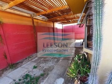 LA HERRADURA- VENTA CASA 4D/3B SECTOR RESIDENCIAL