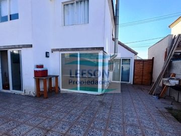 LA SERENA- VENTA CASA 4D/3B EN SECTOR RESIDENCIAL