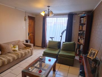 VENTA CASA 3HAB 1BA  ESTACIONAMIENTO CON COBERTIZO