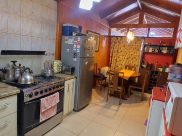 VENTA CASA 3HAB 1BA  ESTACIONAMIENTO CON COBERTIZO