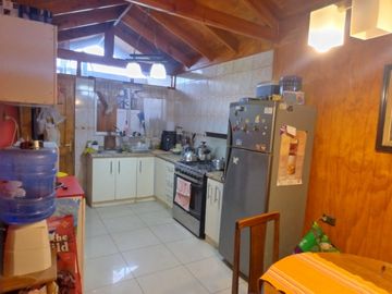 VENTA CASA 3HAB 1BA  ESTACIONAMIENTO CON COBERTIZO