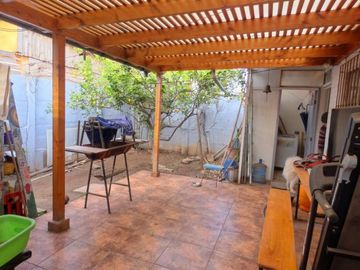 VENTA CASA 3HAB 1BA  ESTACIONAMIENTO CON COBERTIZO