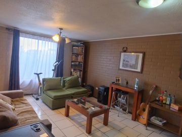 VENTA CASA 3HAB 1BA  ESTACIONAMIENTO CON COBERTIZO