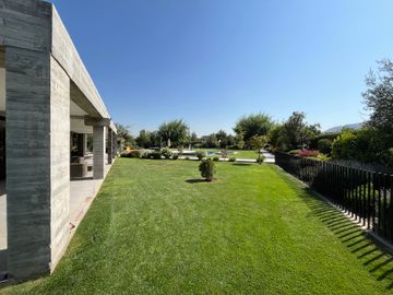 VENTA DE CASA MODERNA EN CONDOMINIO VIÑAS DE CHICUREO
