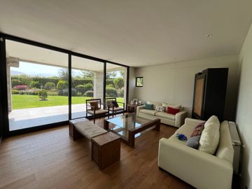 VENTA DE CASA MODERNA EN CONDOMINIO VIÑAS DE CHICUREO
