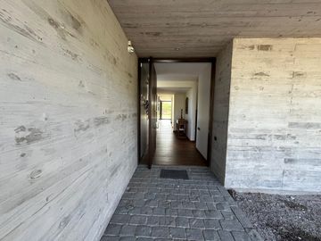 VENTA DE CASA MODERNA EN CONDOMINIO VIÑAS DE CHICUREO
