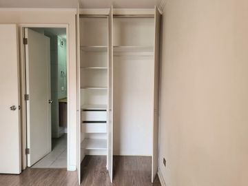 DEPTO  2 SUITES EN SANTIAGO INCLUYE ESTACIONAMIENTO