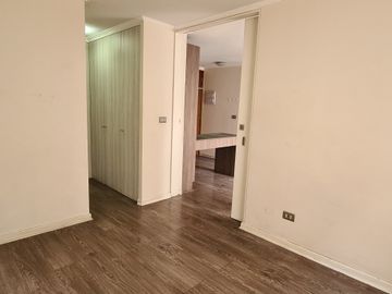 DEPTO  2 SUITES EN SANTIAGO INCLUYE ESTACIONAMIENTO