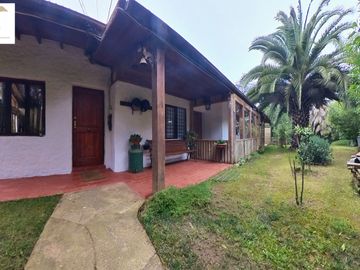 BAJO PRECIO, 2 CASAS SITIO DE 1440M2  VIVE Y GENERA INGRESOS