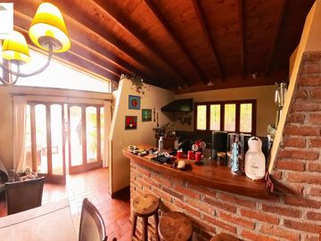 BAJO PRECIO, 2 CASAS SITIO DE 1440M2  VIVE Y GENERA INGRESOS