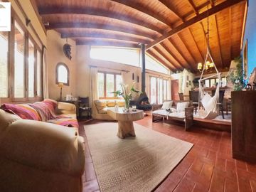 BAJO PRECIO, 2 CASAS SITIO DE 1440M2  VIVE Y GENERA INGRESOS