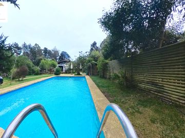 BAJO PRECIO, 2 CASAS SITIO DE 1440M2  VIVE Y GENERA INGRESOS