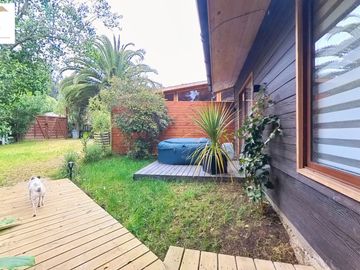 BAJO PRECIO, 2 CASAS SITIO DE 1440M2  VIVE Y GENERA INGRESOS