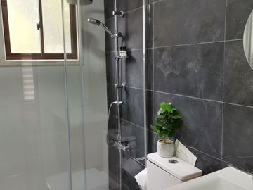 BAJO PRECIO, 2 CASAS SITIO DE 1440M2  VIVE Y GENERA INGRESOS