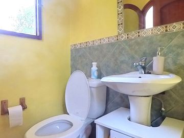 BAJO PRECIO, 2 CASAS SITIO DE 1440M2  VIVE Y GENERA INGRESOS