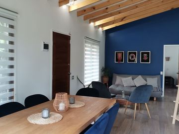 BAJO PRECIO, 2 CASAS SITIO DE 1440M2  VIVE Y GENERA INGRESOS