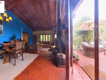 BAJO PRECIO, 2 CASAS SITIO DE 1440M2  VIVE Y GENERA INGRESOS