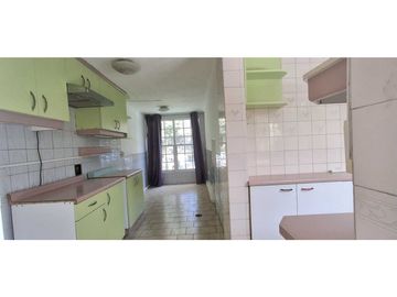 SE VENDE CASA POR VIAJE, RIO CISNES, LA FLORIDA