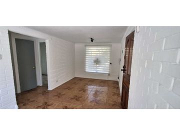 SE VENDE CASA POR VIAJE, RIO CISNES, LA FLORIDA