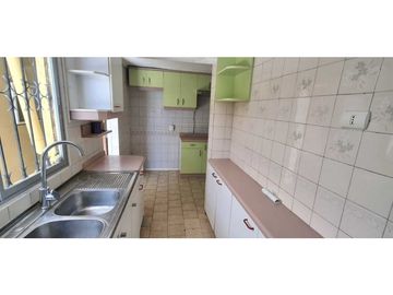 SE VENDE CASA POR VIAJE, RIO CISNES, LA FLORIDA