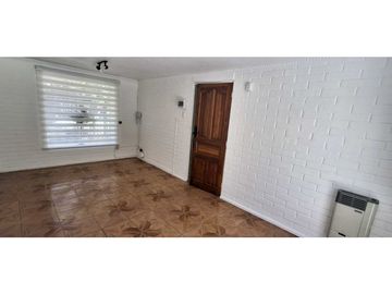 SE VENDE CASA POR VIAJE, RIO CISNES, LA FLORIDA