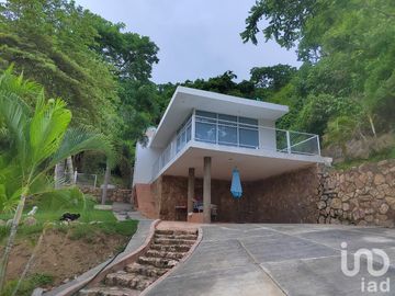 Se Vende Rancho, 25,000 m2 incluye, departamento loft, 2 pozos de agua, 2 palapas, palmas, arboles.