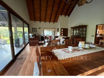 Gran casa a pasos del Club de Golf