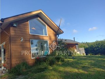 Estupenda casa en Condominio Santa Emilia, entrada norte de Valdivia.