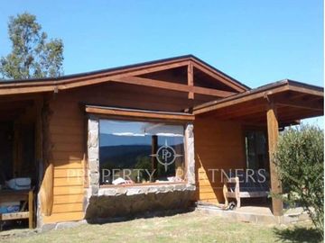 Hermosa Parcela con dos casas vista al Río