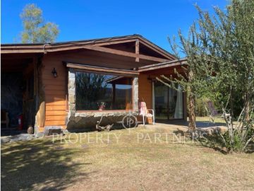 Hermosa Parcela con dos casas vista al Río