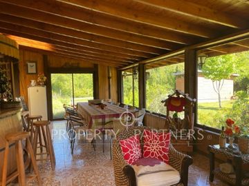 Hermosa Parcela con dos casas vista al Río