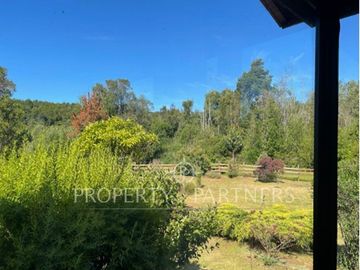 Hermosa Parcela con dos casas vista al Río