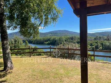 Hermosa Parcela con dos casas vista al Río