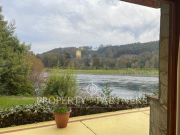 OPORTUNIDAD!!!  Gran Casa ubicada en la comuna de Los Lagos con vista panorámica al río