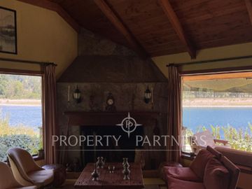 OPORTUNIDAD!!!  Gran Casa ubicada en la comuna de Los Lagos con vista panorámica al río