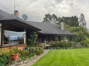 OPORTUNIDAD!!!  Gran Casa ubicada en la comuna de Los Lagos con vista panorámica al río