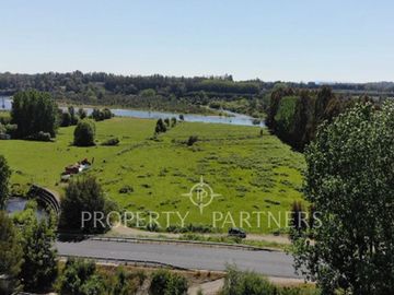 Hermoso terreno con orilla de río, sector Antilhue.